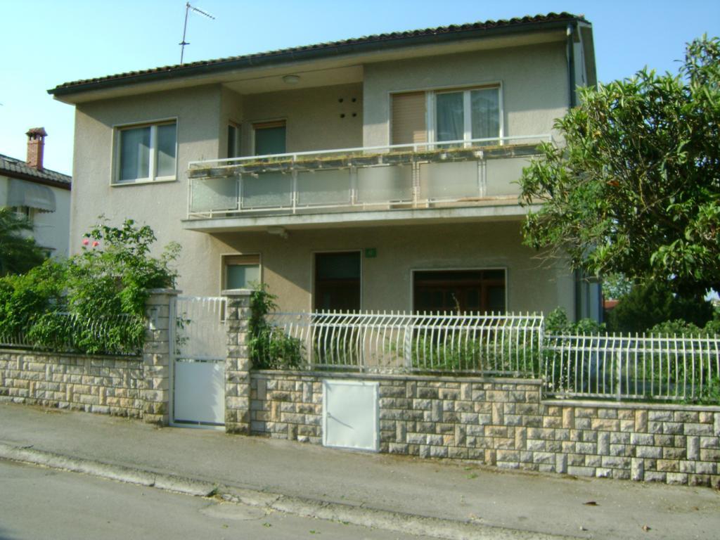 Apartment For Holidays In Pula Bilik gambar