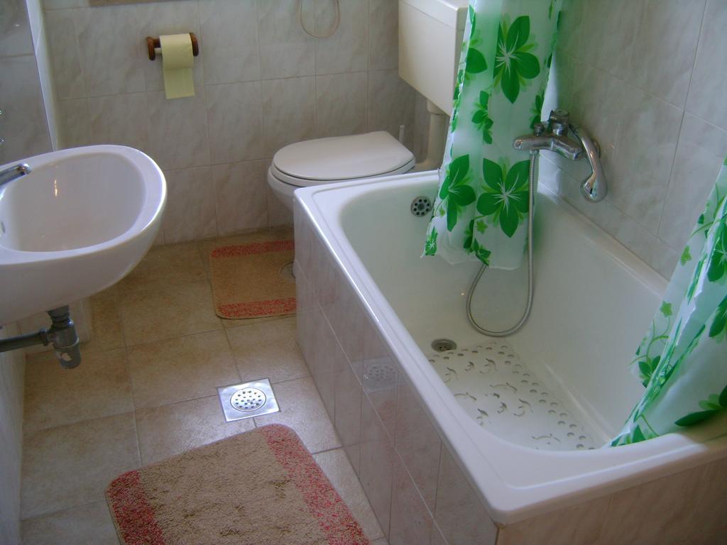 Apartment For Holidays In Pula Bilik gambar
